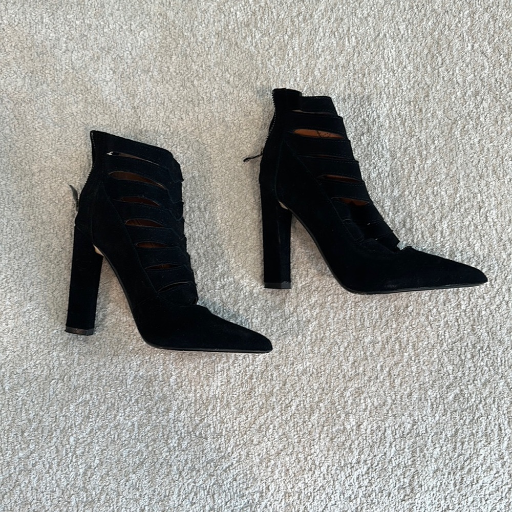 Steve Madden Back Zip Suede Booties